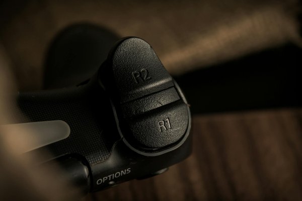 Comment choisir une souris ergonomique pour prévenir les troubles musculosquelettiques?